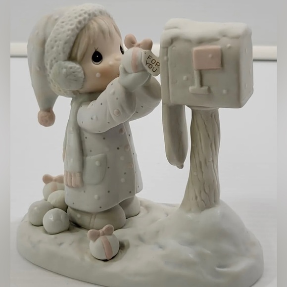 Vintage Precious Moments figurine “ I’m sending you a white Christmas “ - Picture 4 of 10
